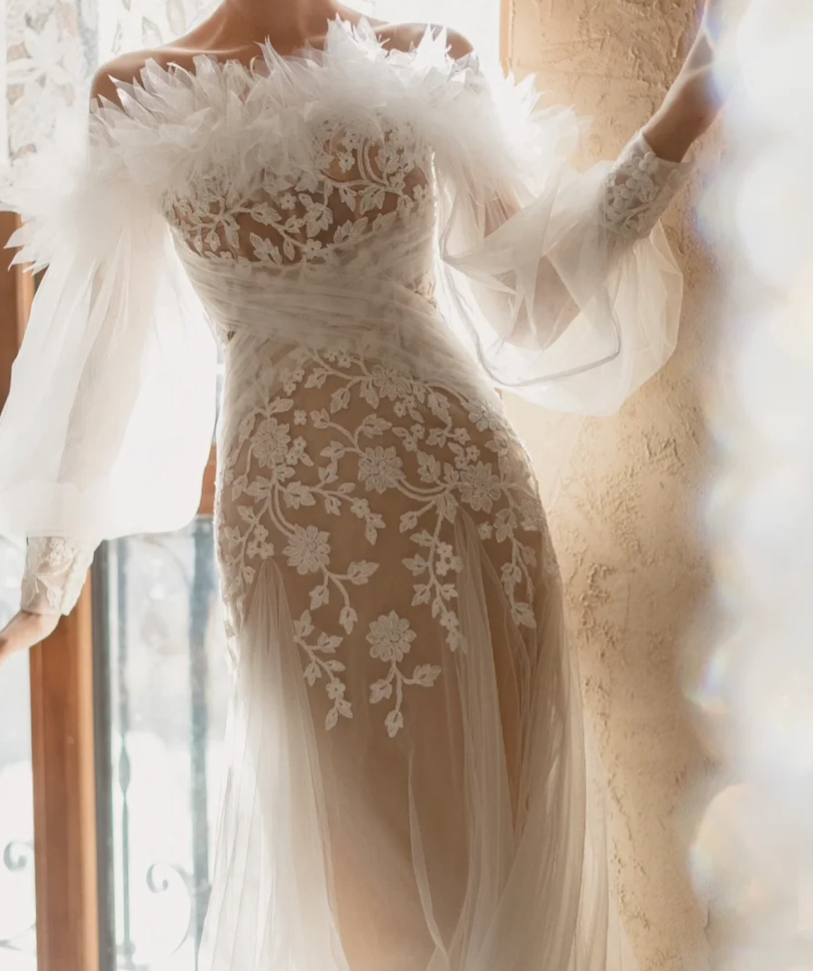 Charming Off-Shoulder Feather Wedding Dress Long Sleeve Lace A-Line Bridal Dress GG6808