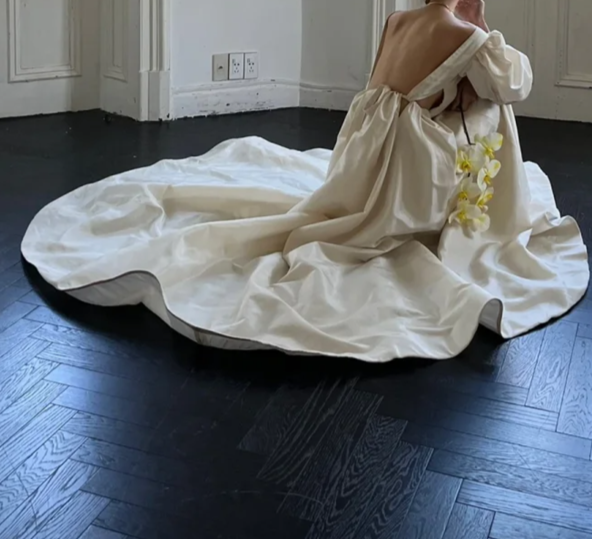 Vintage Short Sleeve Satin Wedding Dress Cutouts Backless A-Line Bridal Dress GG6809