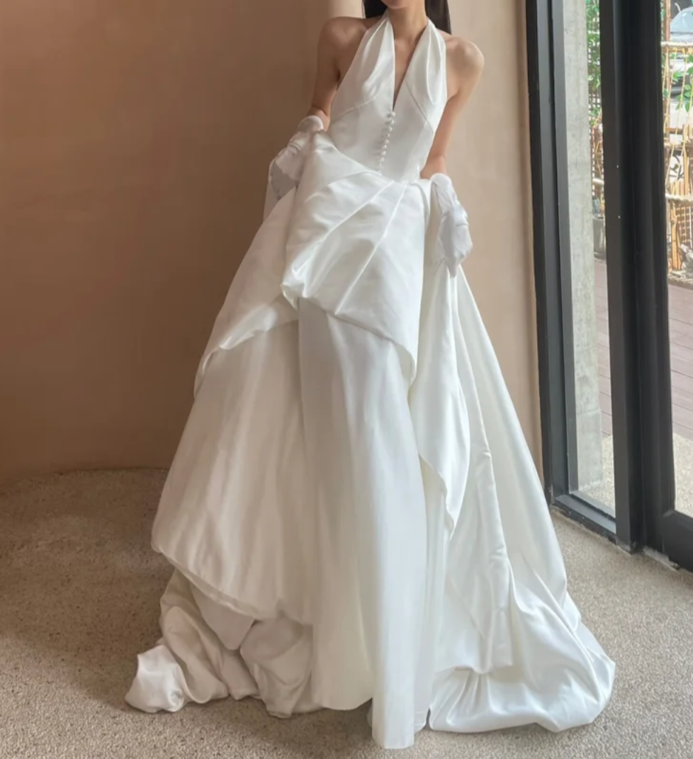 Romantic Halter Neck Wedding Dress Satin A-Line Bridal Dress GG6811