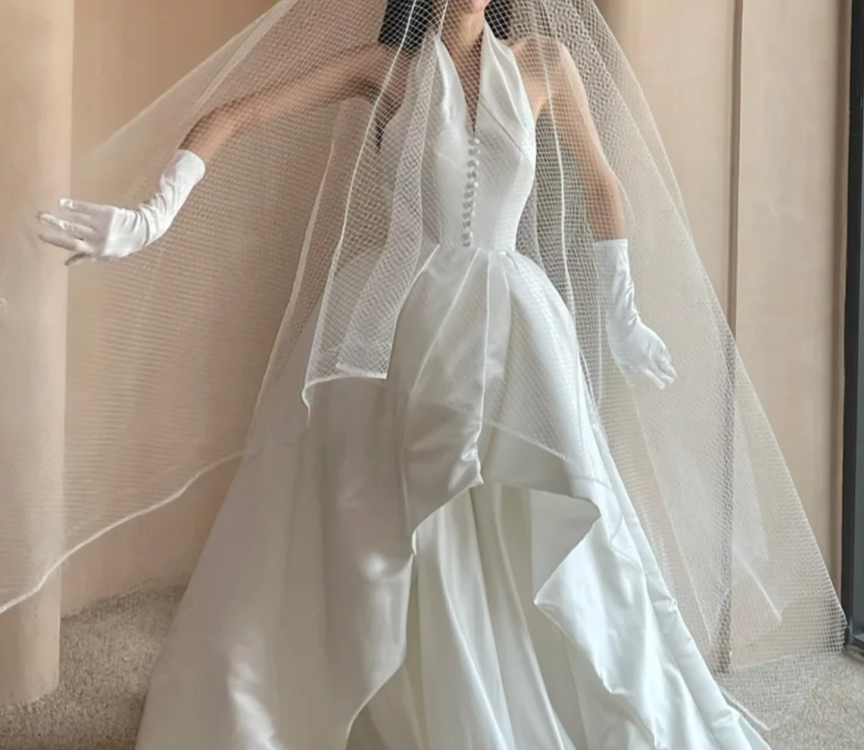Romantic Halter Neck Wedding Dress Satin A-Line Bridal Dress GG6811