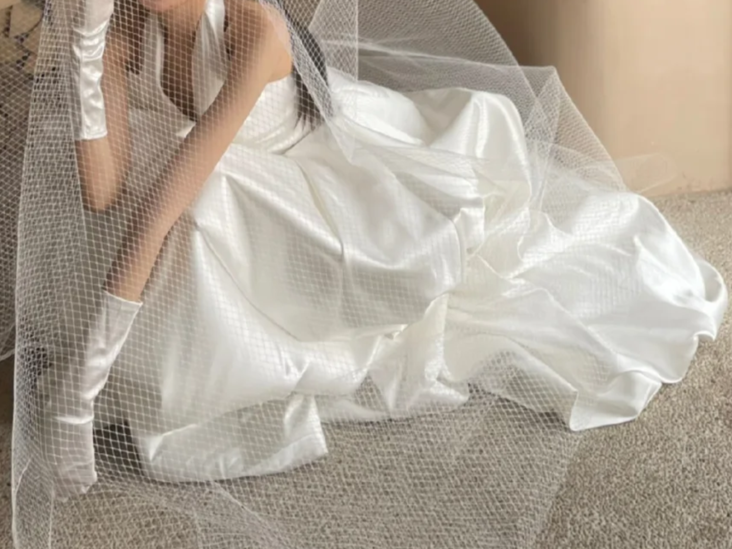 Romantic Halter Neck Wedding Dress Satin A-Line Bridal Dress GG6811