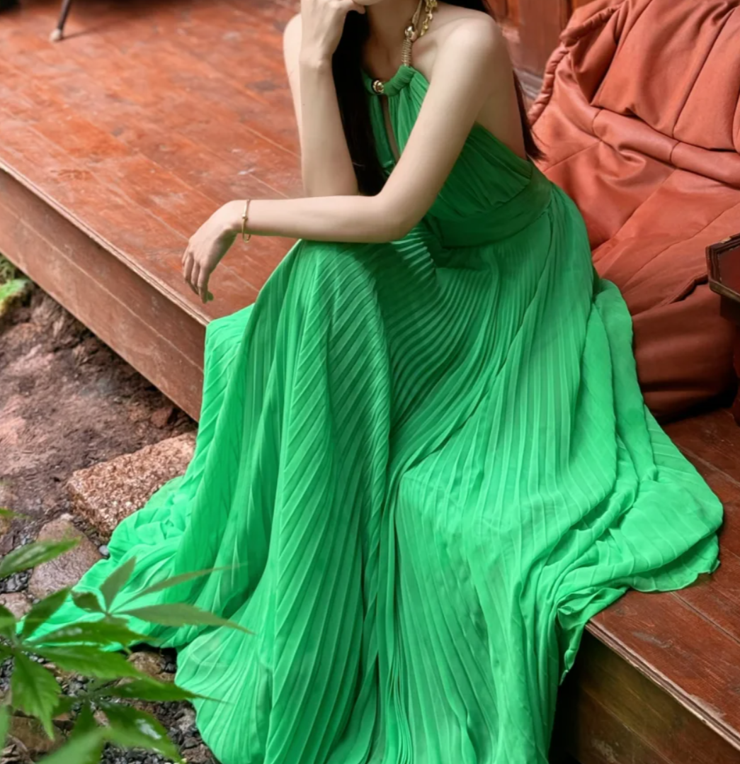 Vintage Halter Neck Green Prom Dress Pleated Chiffon A-Line Formal Dress GG6831