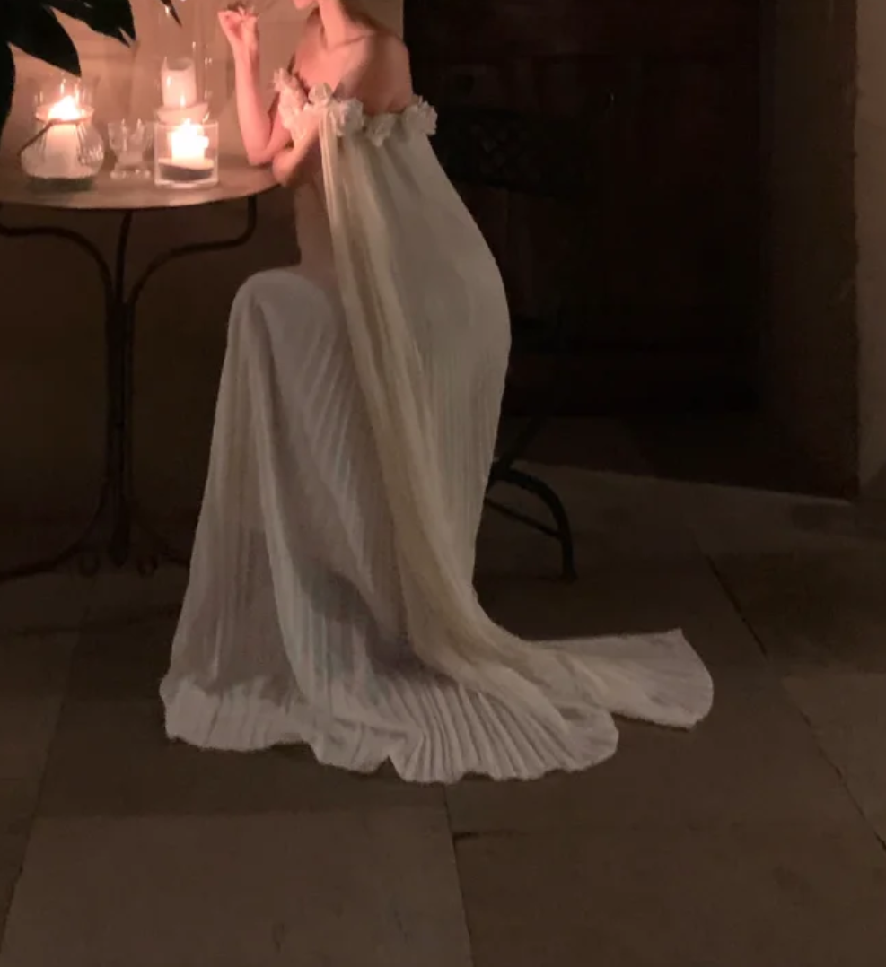 Charming Off-Shoulder Prom Dress White Appliques A-Line Formal Dress GG7000