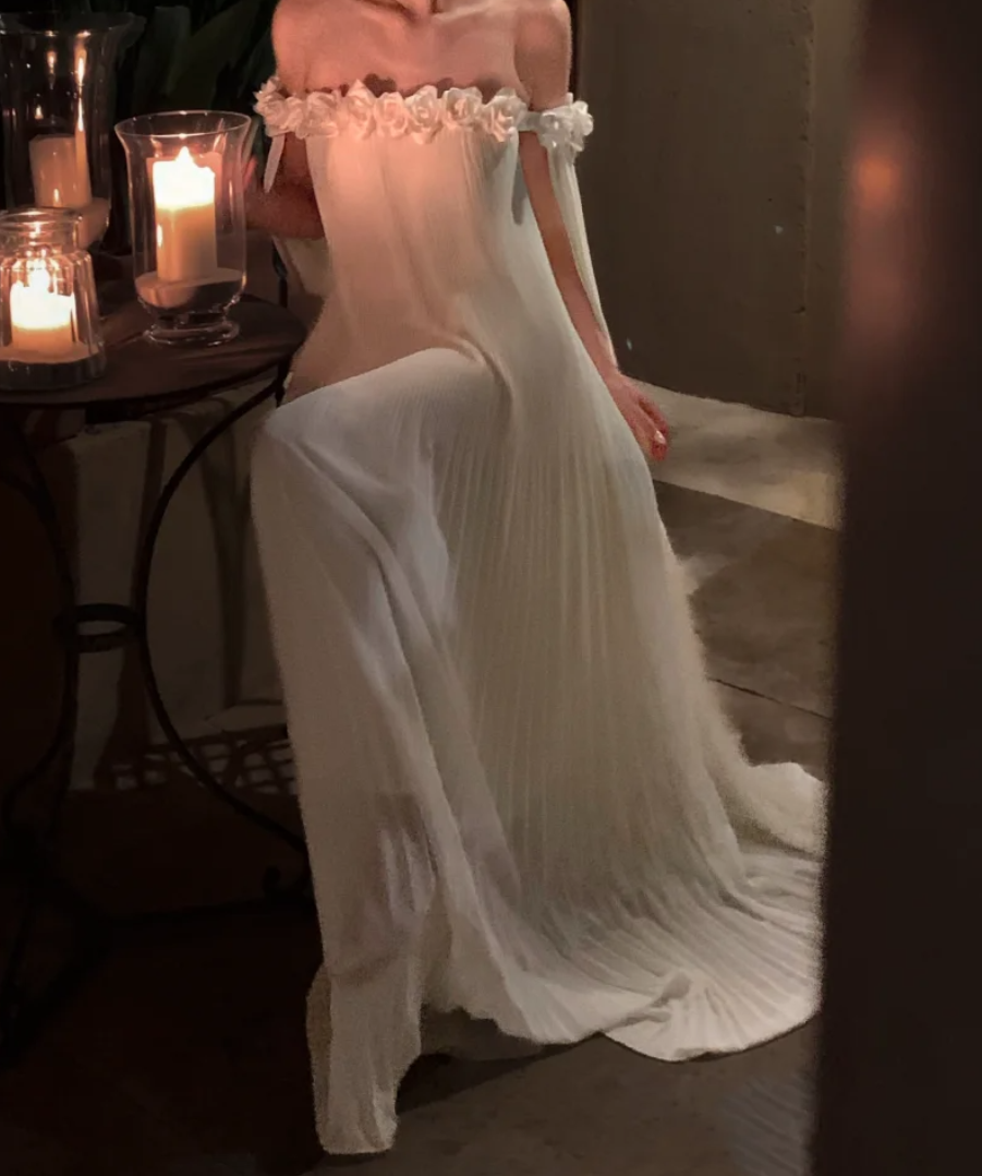 Charming Off-Shoulder Prom Dress White Appliques A-Line Formal Dress GG7000
