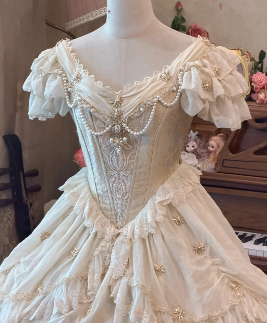 Ornate Beading Ivory Tiered Wedding Dress Lace Short Sleeve A-Line Bridal Dress GG7142
