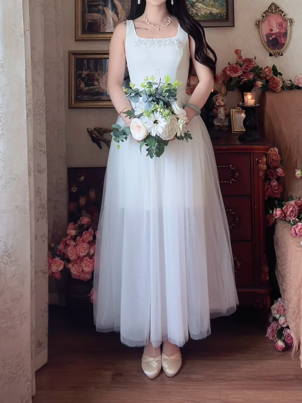 Flowy Spaghetti Strap Wedding Dress Appliques Tulle A-Line Bridal Dress GG7143