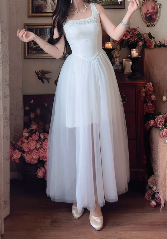 Flowy Spaghetti Strap Wedding Dress Appliques Tulle A-Line Bridal Dress GG7143