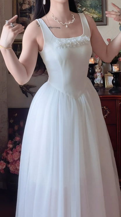 Flowy Spaghetti Strap Wedding Dress Appliques Tulle A-Line Bridal Dress GG7143
