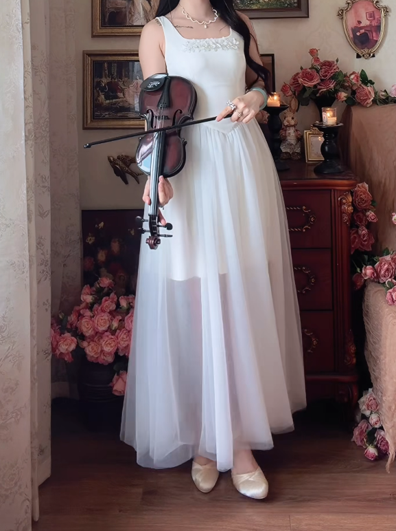 Flowy Spaghetti Strap Wedding Dress Appliques Tulle A-Line Bridal Dress GG7143