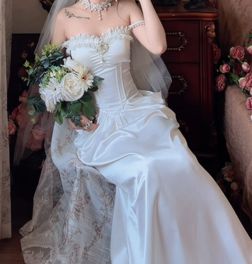 Lovely Off-Shoulder Satin Wedding Dress Beading Ruffles Lace Mermaid Bridal Dress GG7147