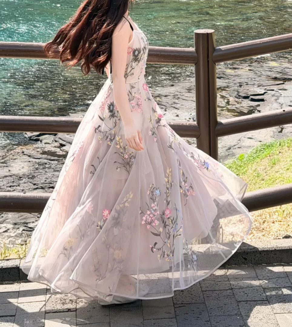 Charming Spaghetti Straps Prom Dress Floral Embroidery A-Line Formal Dress GG7149