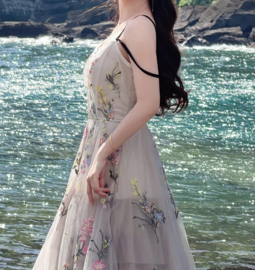 Charming Spaghetti Straps Prom Dress Floral Embroidery A-Line Formal Dress GG7149