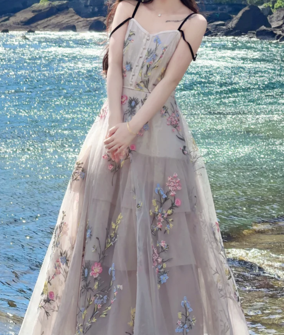 Charming Spaghetti Straps Prom Dress Floral Embroidery A-Line Formal Dress GG7149