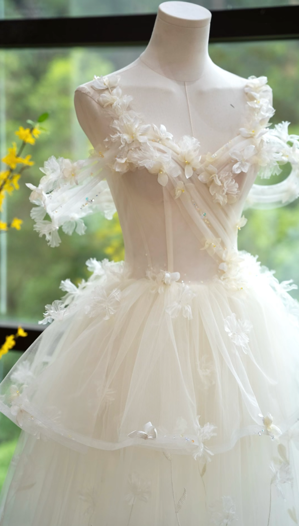 Luxurious Off-Shoulder Ivory Wedding Dress Appliques Tiered A-Line Bridal Dress GG7170