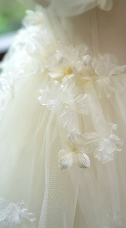 Luxurious Off-Shoulder Ivory Wedding Dress Appliques Tiered A-Line Bridal Dress GG7170