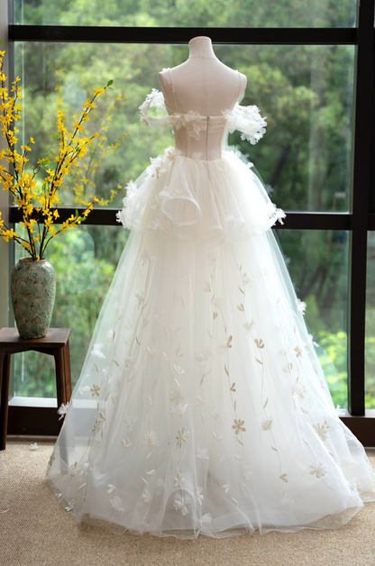 Luxurious Off-Shoulder Ivory Wedding Dress Appliques Tiered A-Line Bridal Dress GG7170