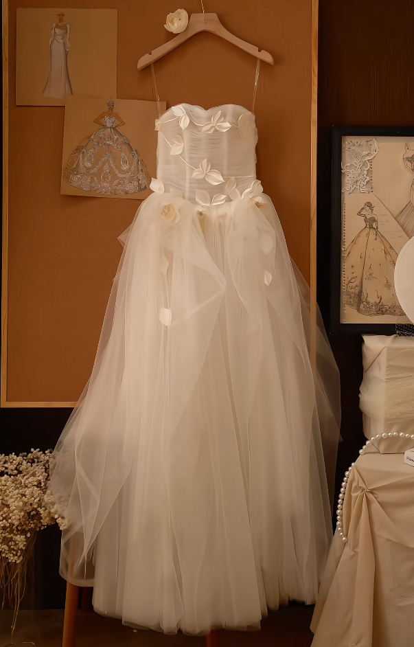 Glam Strapless Appliques Wedding Dress Tulle A-Line Bridal Dress GG7174