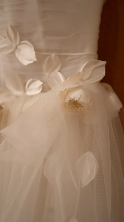 Glam Strapless Appliques Wedding Dress Tulle A-Line Bridal Dress GG7174