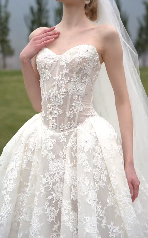 Gorgeous Strapless Wedding Dress Lace A-Line Bridal Dress GG7175