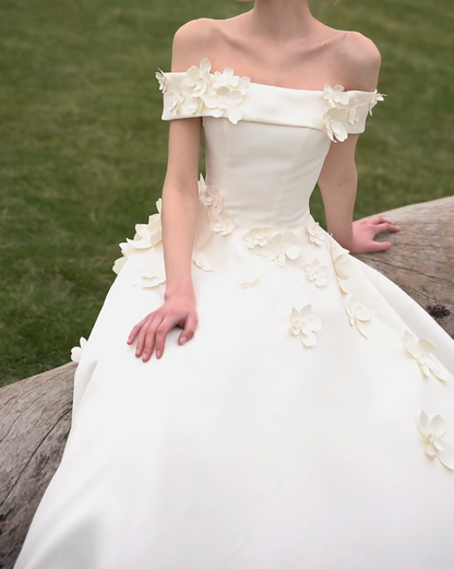 Ornate Off-Shoulder Wedding Dress Appliques A-Line Bridal Dress GG7177