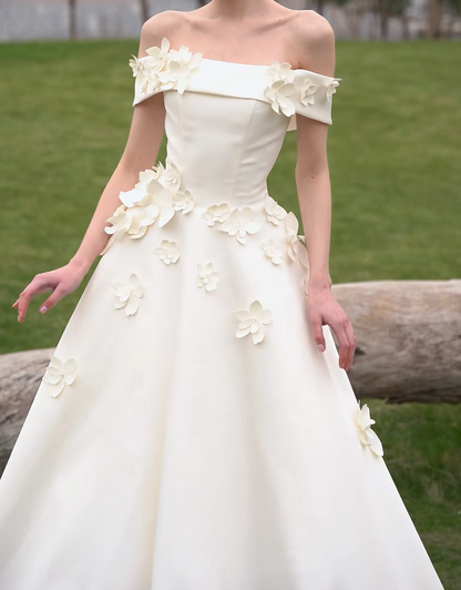 Ornate Off-Shoulder Wedding Dress Appliques A-Line Bridal Dress GG7177