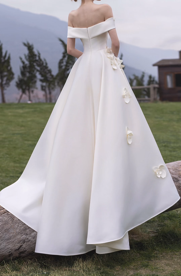 Ornate Off-Shoulder Wedding Dress Appliques A-Line Bridal Dress GG7177