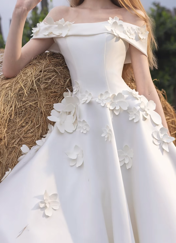 Ornate Off-Shoulder Wedding Dress Appliques A-Line Bridal Dress GG7177