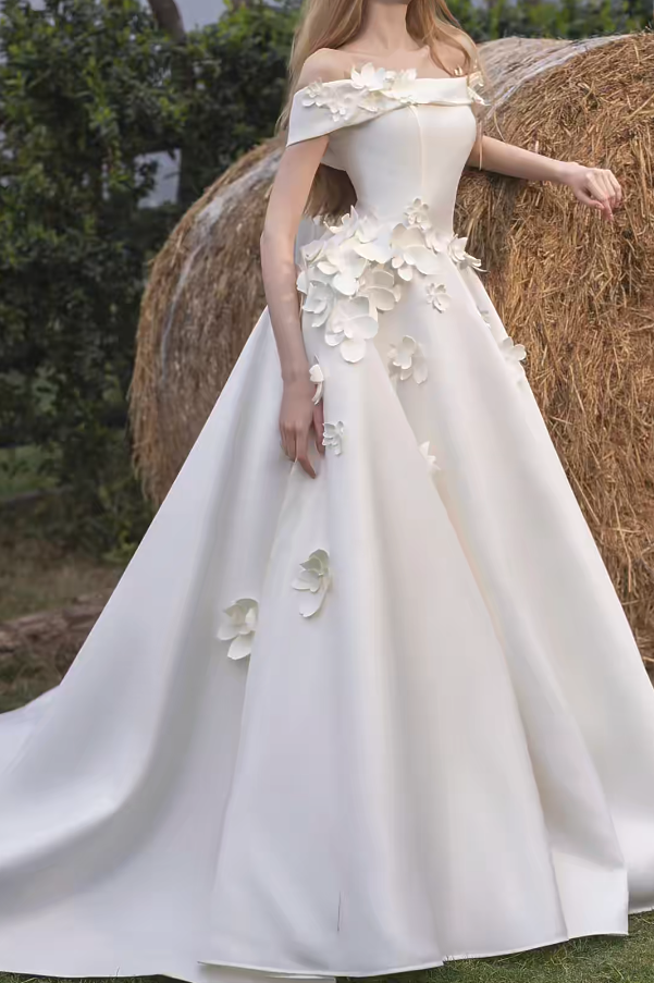 Ornate Off-Shoulder Wedding Dress Appliques A-Line Bridal Dress GG7177
