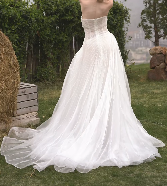 Alluring Strapless Wedding Dress Tulle A-Line Bridal Dress GG7178