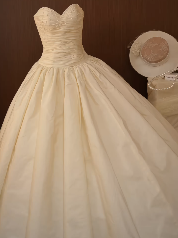 Classical Strapless Wedding Dress Beads A-Line Bridal Dress GG7179
