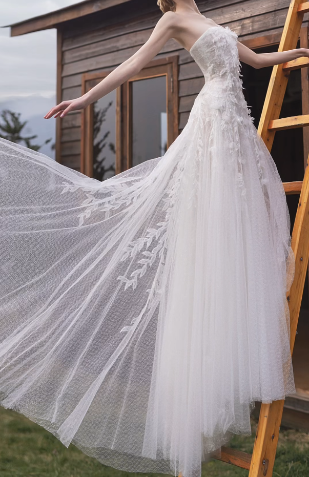 Romantic Strapless Wedding Dress Sequins Tulle A-Line Bridal Dress GG7180