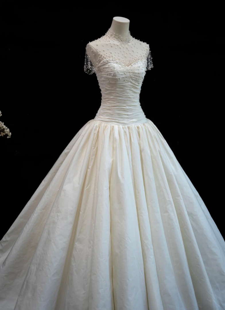 Romantic Illusion Neck Wedding Dress Satin Beads A-Line Bridal Dress GG7192