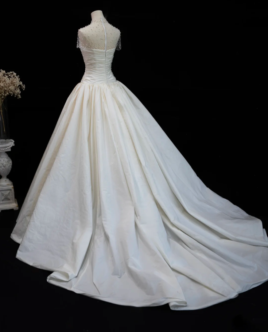 Romantic Illusion Neck Wedding Dress Satin Beads A-Line Bridal Dress GG7192