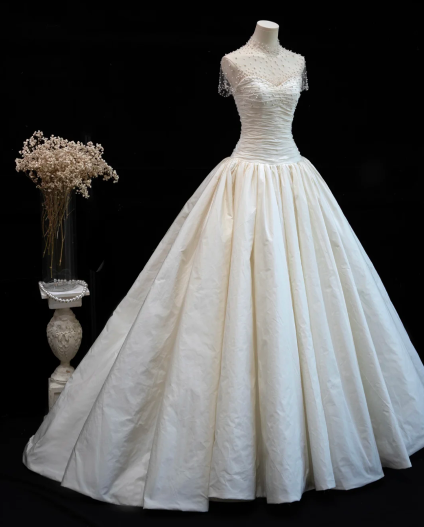 Romantic Illusion Neck Wedding Dress Satin Beads A-Line Bridal Dress GG7192
