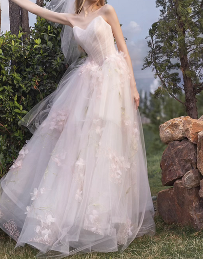 Lovely Strapless Wedding Dress Appliques Tulle A-Line Bridal Dress GG7193