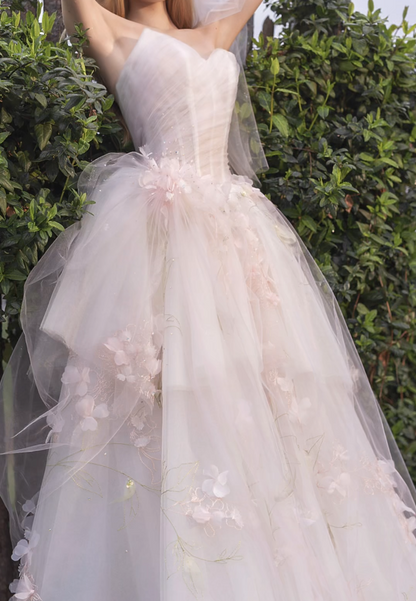 Lovely Strapless Wedding Dress Appliques Tulle A-Line Bridal Dress GG7193