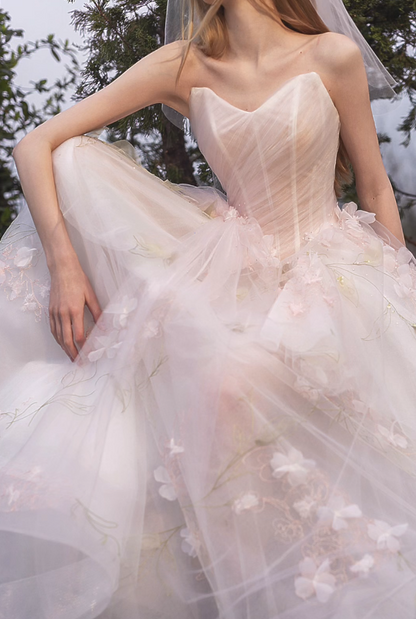 Lovely Strapless Wedding Dress Appliques Tulle A-Line Bridal Dress GG7193