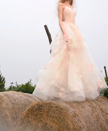 Lovely Strapless Wedding Dress Appliques Tulle A-Line Bridal Dress GG7193