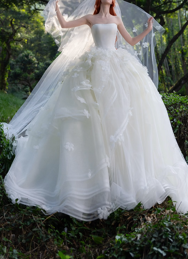 Attractive Strapless Beads Wedding Dress Ruffles Appliques A-Line Bridal Dress GG7201
