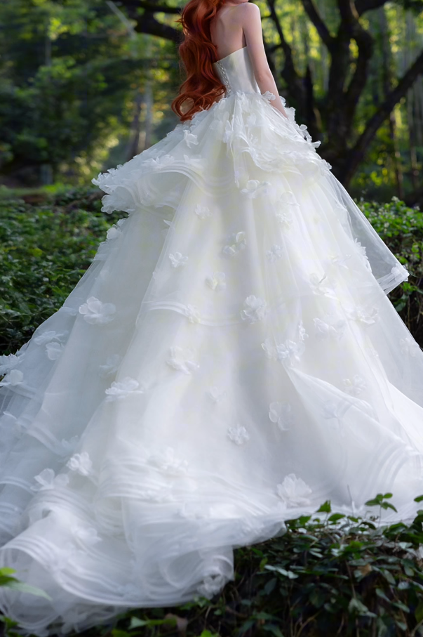 Attractive Strapless Beads Wedding Dress Ruffles Appliques A-Line Bridal Dress GG7201