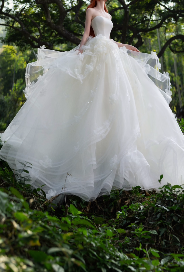 Attractive Strapless Beads Wedding Dress Ruffles Appliques A-Line Bridal Dress GG7201