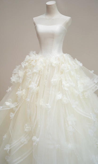 Trendy Strapless Appliques Wedding Dress Ruffles White A-Line Bridal Dress GG7207