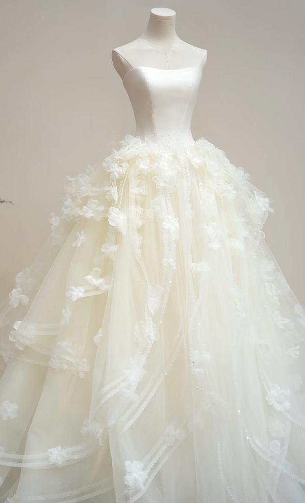 Trendy Strapless Appliques Wedding Dress Ruffles White A-Line Bridal Dress GG7207