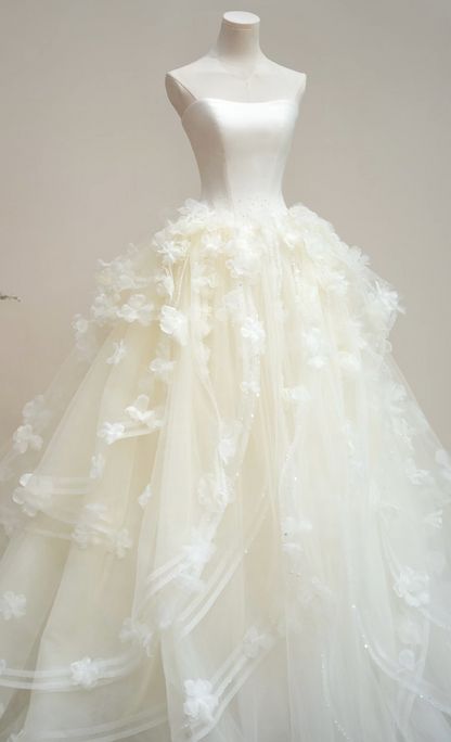 Trendy Strapless Appliques Wedding Dress Ruffles White A-Line Bridal Dress GG7207