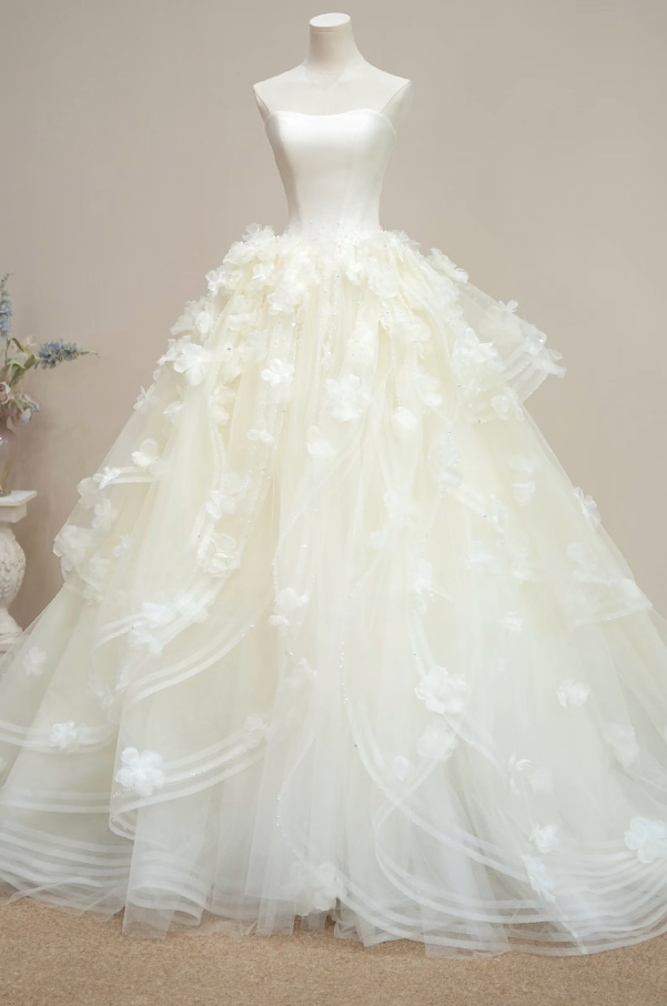 Trendy Strapless Appliques Wedding Dress Ruffles White A-Line Bridal Dress GG7207