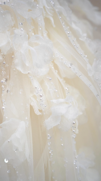 Trendy Strapless Appliques Wedding Dress Ruffles White A-Line Bridal Dress GG7207
