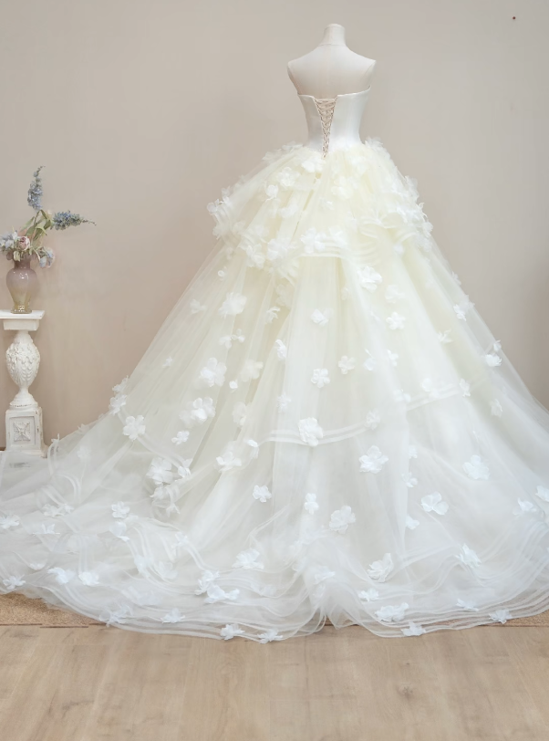 Trendy Strapless Appliques Wedding Dress Ruffles White A-Line Bridal Dress GG7207