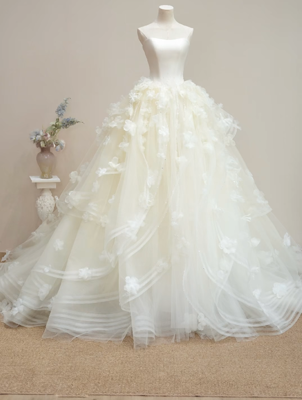 Trendy Strapless Appliques Wedding Dress Ruffles White A-Line Bridal Dress GG7207