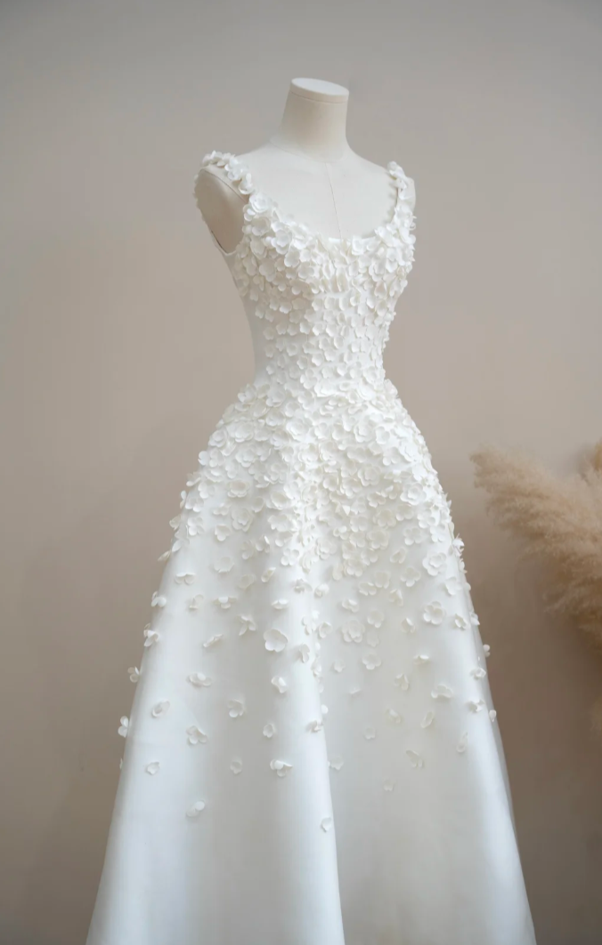 Vintage Spaghetti Straps Satin Wedding Dress Appliques White A-Line Bridal Dress GG7211