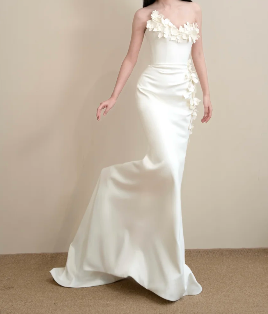 Retro Strapless Satin Wedding Dress Appliques White Mermaid Bridal Dress GG7214
